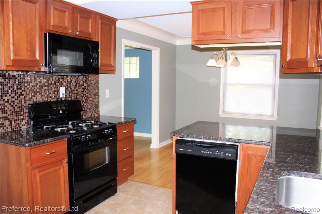 kitchen 1.jpg