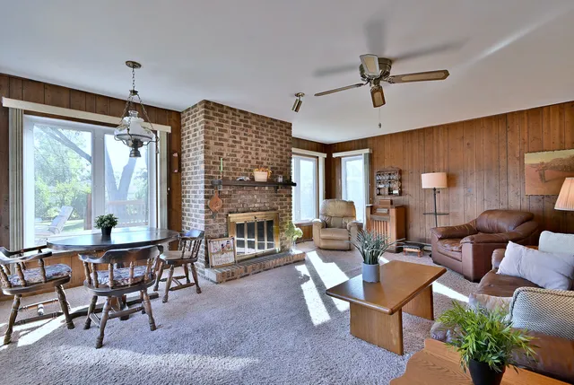 $429,000 | 1105 Fern Drive, Mount Prospect, IL 60056