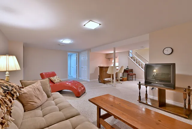 $429,000 | 1105 Fern Drive, Mount Prospect, IL 60056