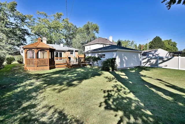 $429,000 | 1105 Fern Drive, Mount Prospect, IL 60056