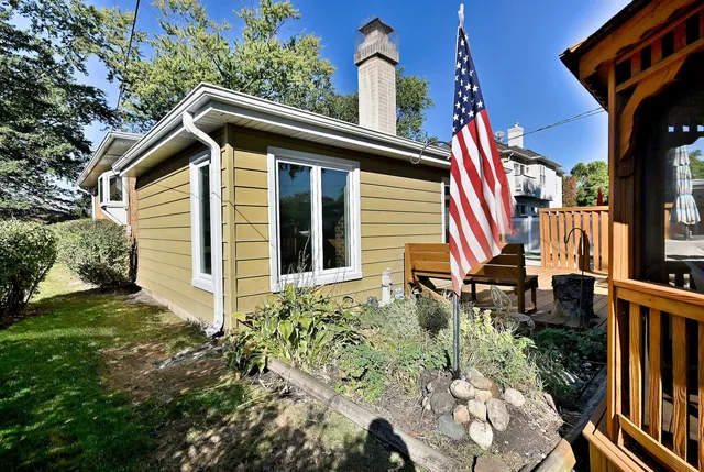 $429,000 | 1105 Fern Drive, Mount Prospect, IL 60056