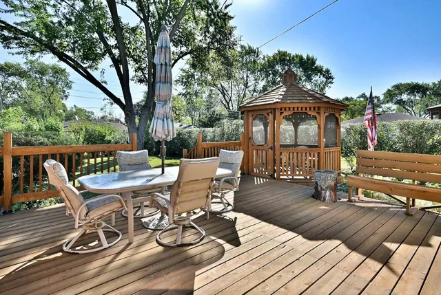 $429,000 | 1105 Fern Drive, Mount Prospect, IL 60056