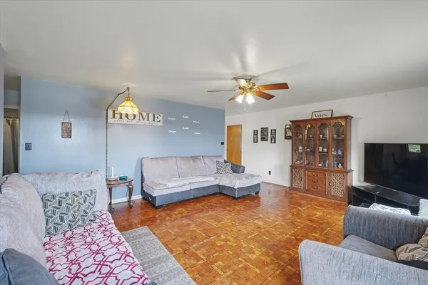 $179,900 | 1208 South Duncan Road, Champaign, IL 61821