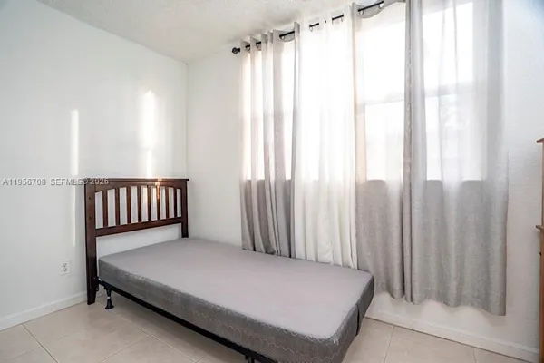 $1,650 | 606 West 81st Street, Unit 111, Hialeah, FL 33014