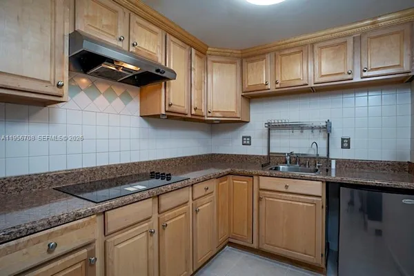 $1,650 | 606 West 81st Street, Unit 111, Hialeah, FL 33014
