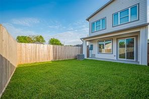 3544 Mt Pleasant Street Houston, TX 77021 - Photo 12 of 12 a view of a backyard with a garden
