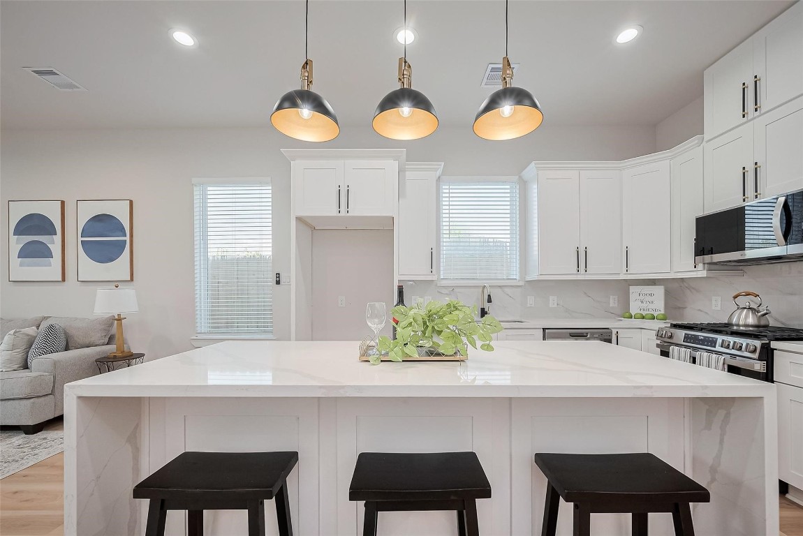 3544 Mt Pleasant Street Houston, TX 77021 - Photo 4 of 12 a kitchen with a table and chairs in it