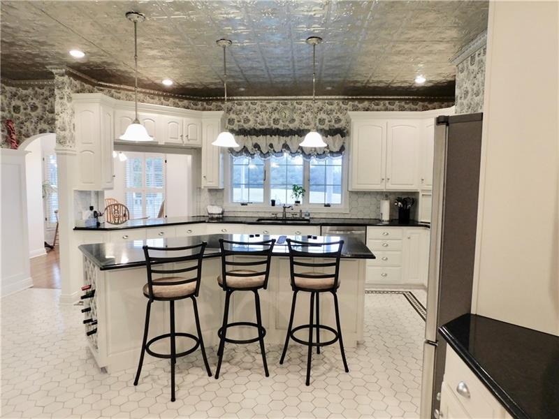 33 Carrier Road Transfer, PA 16154 - Photo 7 of 24