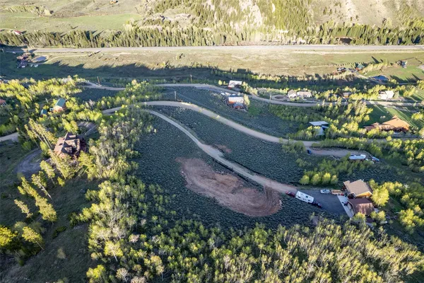 a view of a yard with mountain view