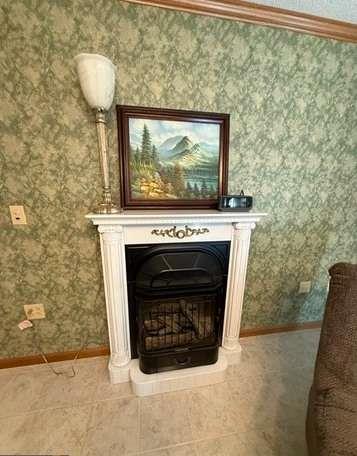 93 Rue Beauregard Lavonia, GA 30553 - Photo 8 of 26 a living room with a fireplace