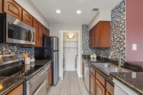 $1,650 | 6000 Shepherd Mountain Cove, Unit 411, Austin, TX 78730