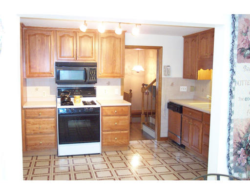 22 Emerson Road Medfield, MA 02052 - Photo 6 of 19 Gallery Image 6