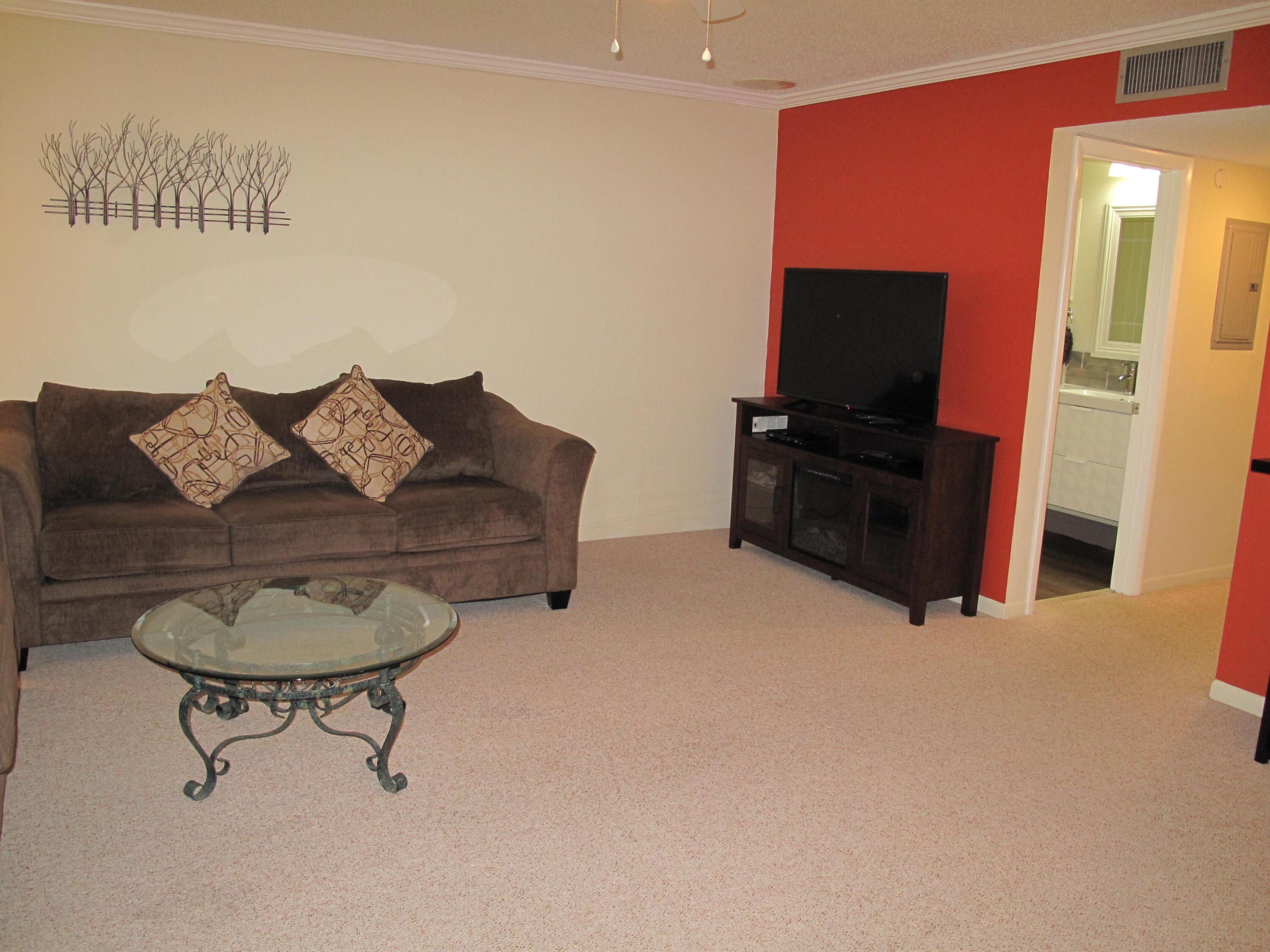 1202 South Drive Circle, Unit B Delray Beach, FL 33445 - Photo 13 of 57 Living room view (10)