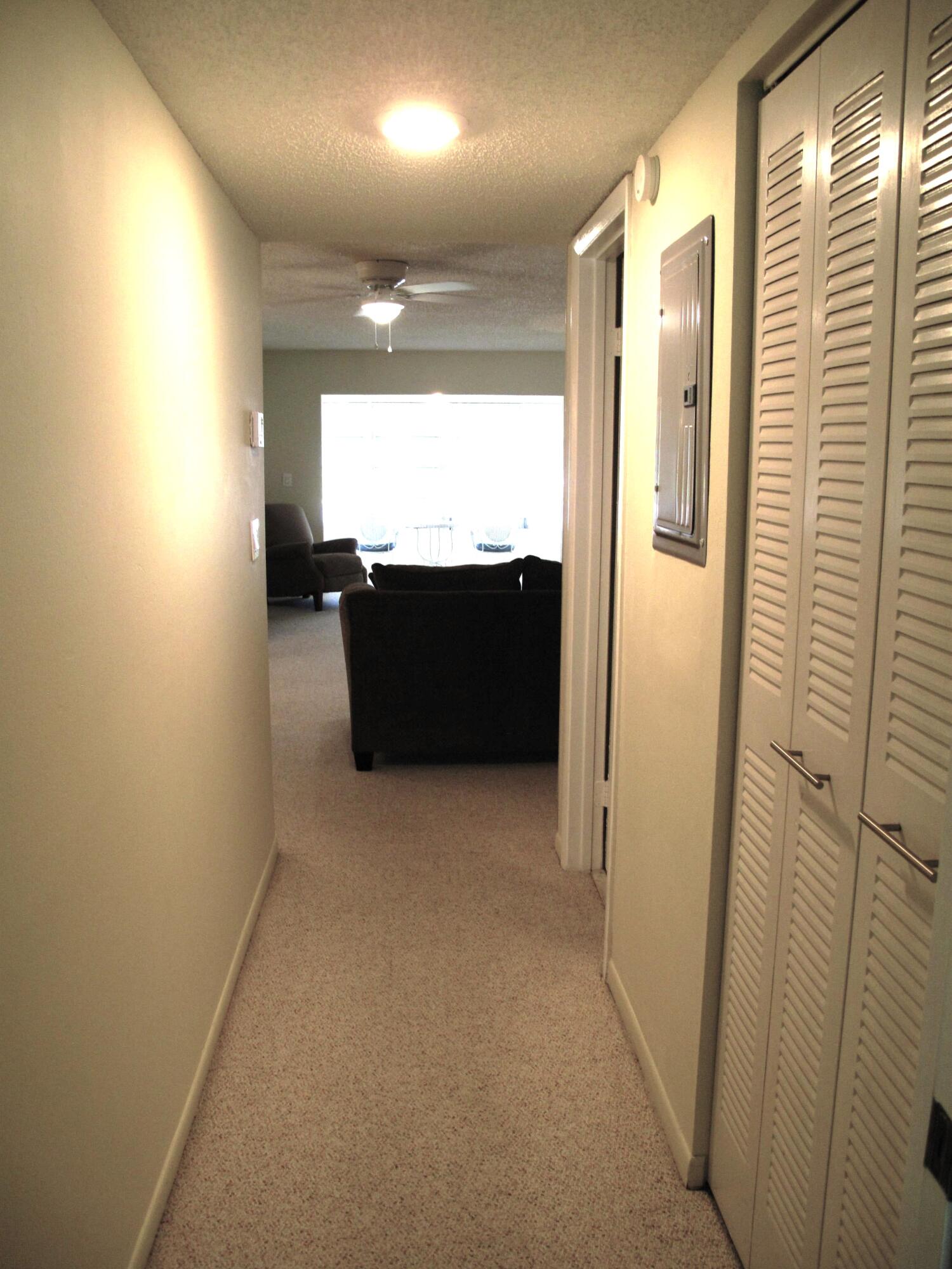 1202 South Drive Circle, Unit B Delray Beach, FL 33445 - Photo 26 of 57 Hallway