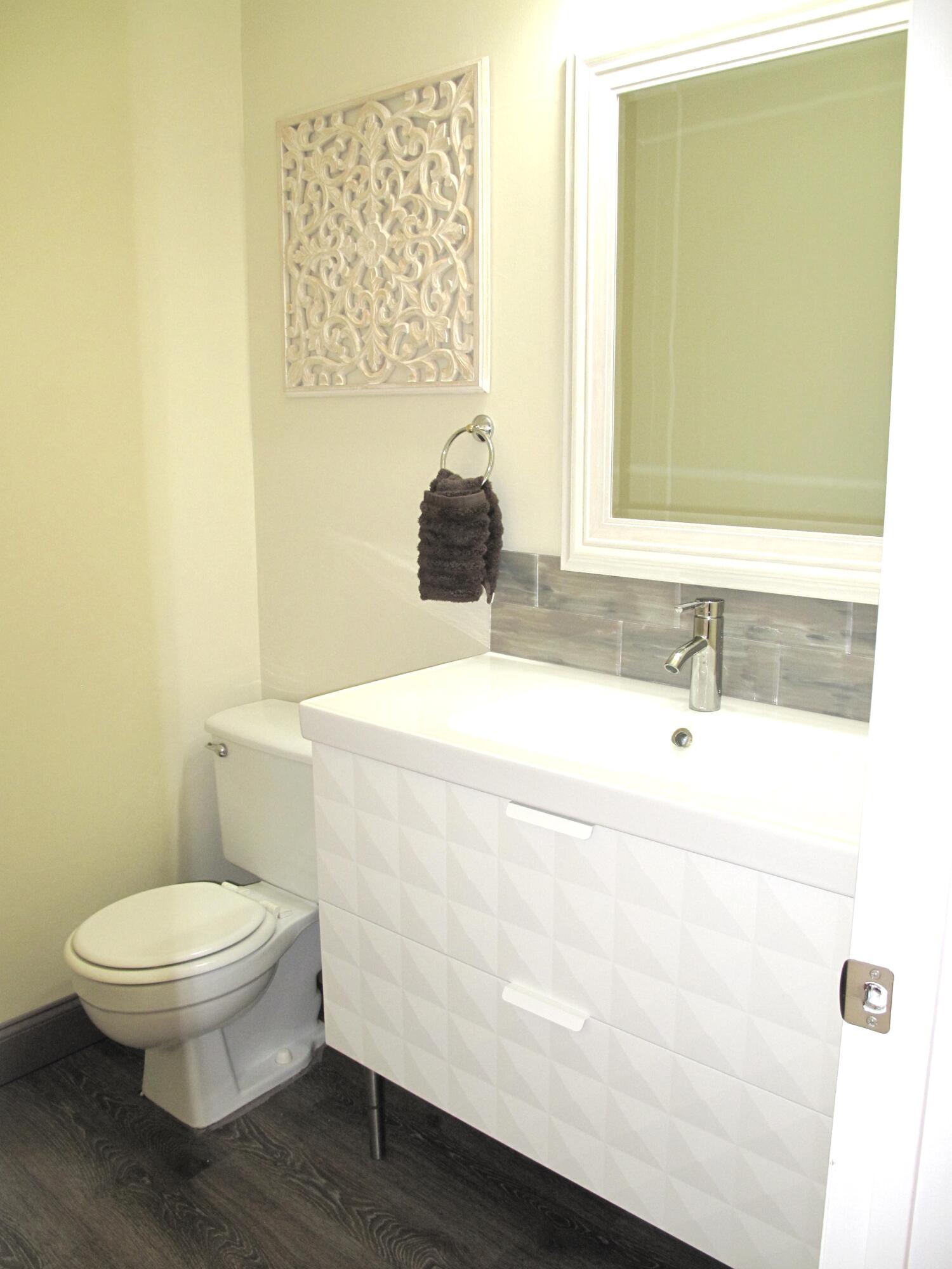 1202 South Drive Circle, Unit B Delray Beach, FL 33445 - Photo 27 of 57 Guest half Bathroom