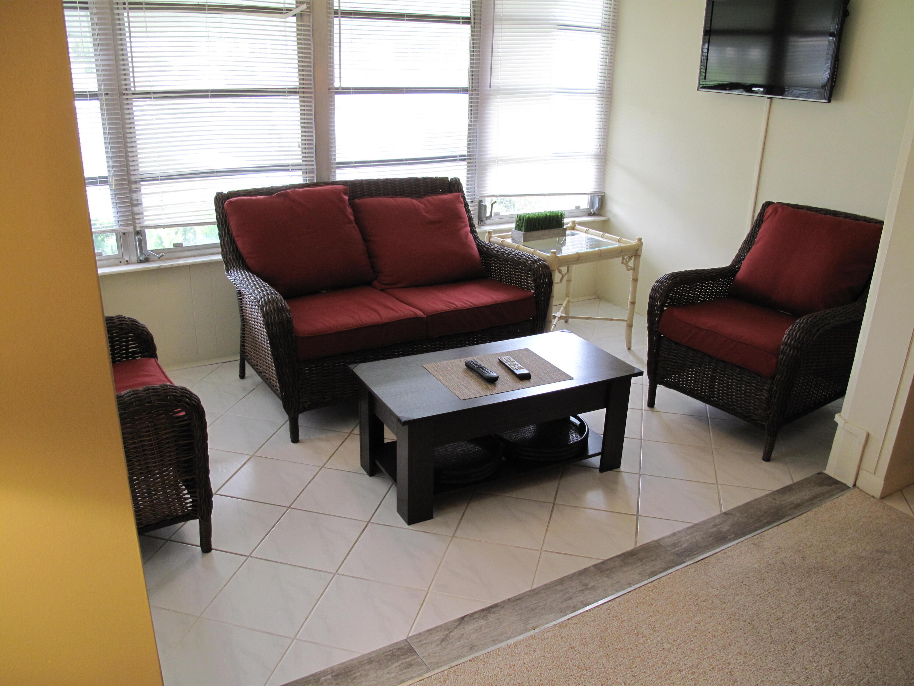 1202 South Drive Circle, Unit B Delray Beach, FL 33445 - Photo 4 of 57 Enclosed Florida rom (2)