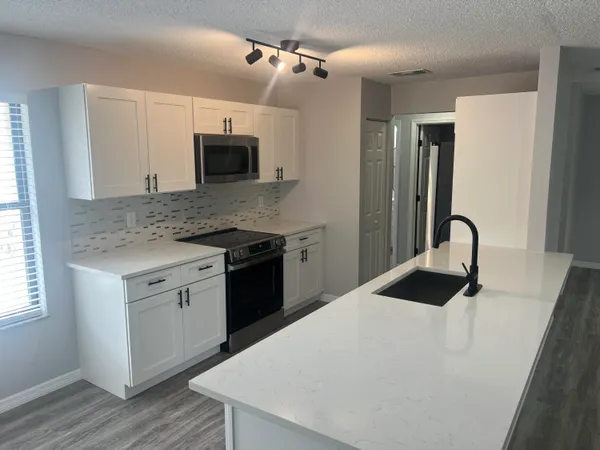 $2,400 | 5975 Forest Grove Drive, Unit 2, Boynton Beach, FL 33437