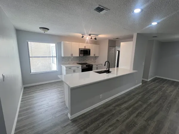 $2,400 | 5975 Forest Grove Drive, Unit 2, Boynton Beach, FL 33437