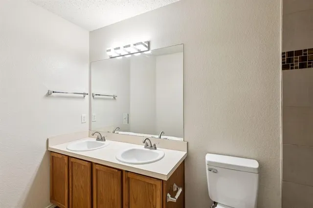 $2,150 | 1400 Caleo Drive, Glenn Heights, TX 75154