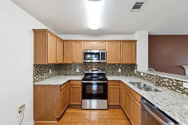 $2,150 | 1400 Caleo Drive, Glenn Heights, TX 75154