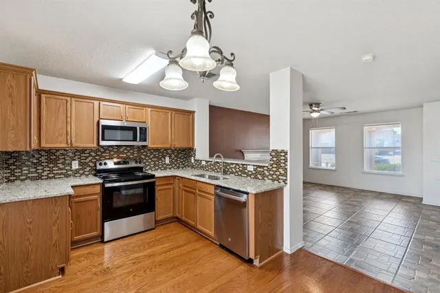 $2,150 | 1400 Caleo Drive, Glenn Heights, TX 75154