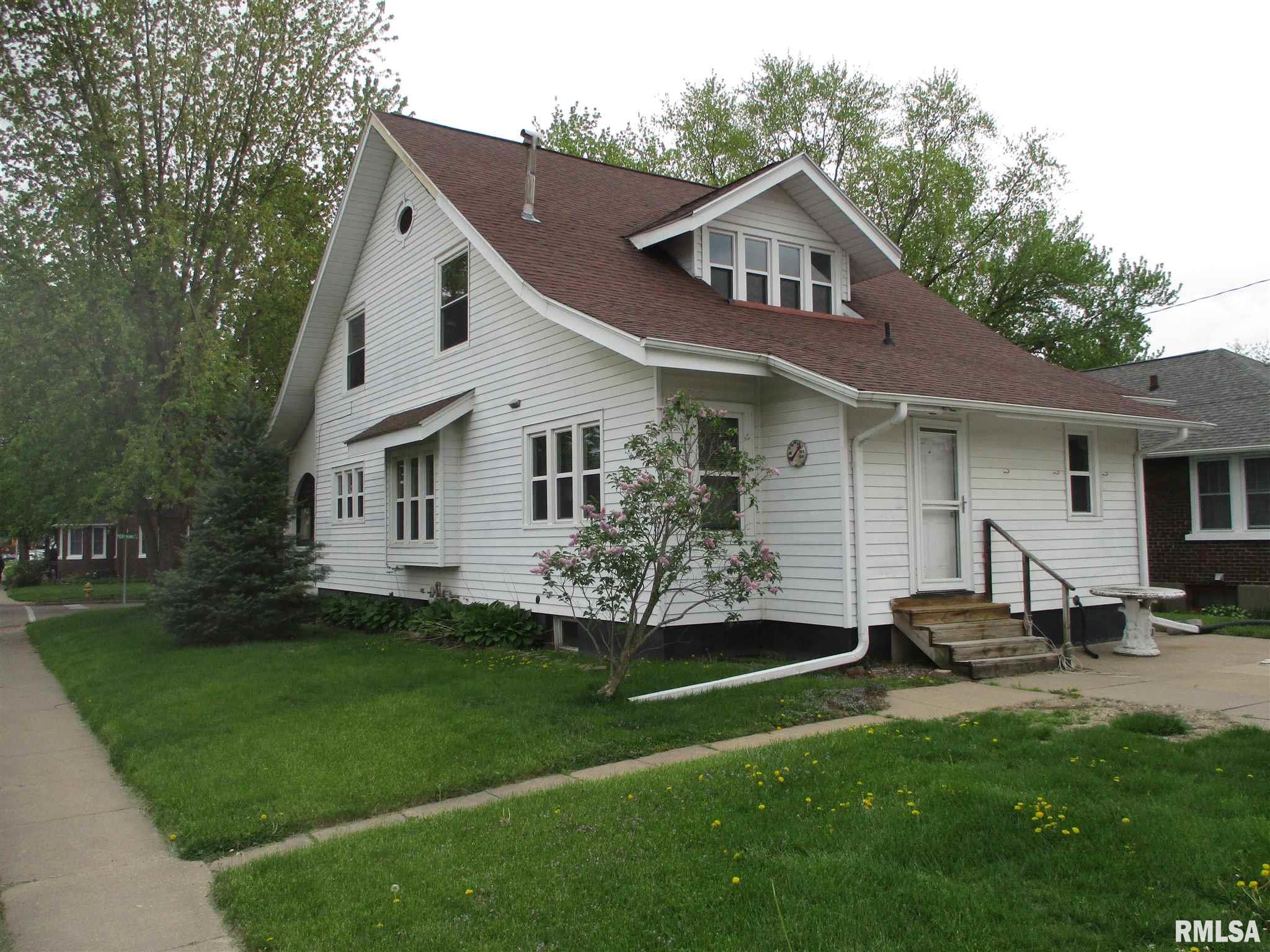 1230 Pershing Boulevard Clinton, IA 52732 - Photo 1 of 8 Gallery Image 1