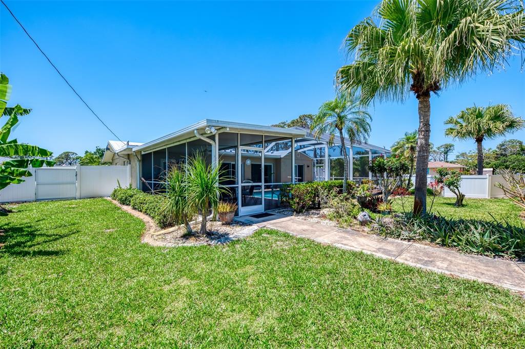1585 Poinciana Road Venice, FL 34293 - Photo 13 of 65 Gallery Image 13