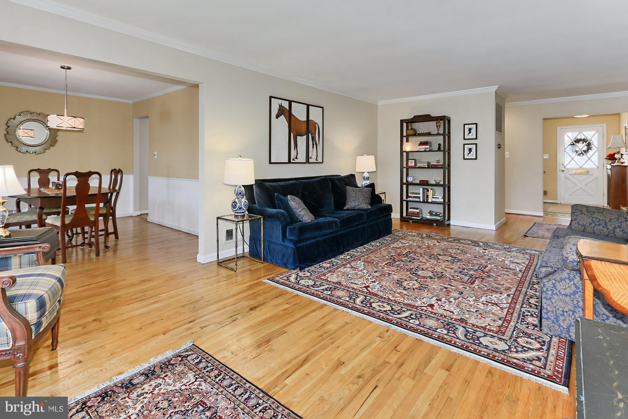 6014 Commack Court Springfield, VA 22152 - Photo 8 of 44 Living Room