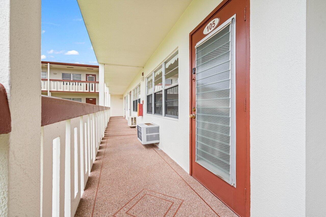 105 Brighton C Boca Raton, FL 33434 - Photo 2 of 23 003-105BrightonC-BocaRaton-FL-33434-SMAL