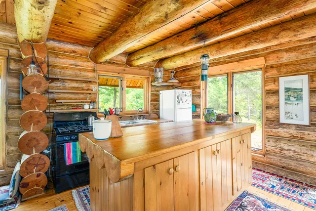 $749,900 | 92 Erickson Trail, Tofte, MN 55615