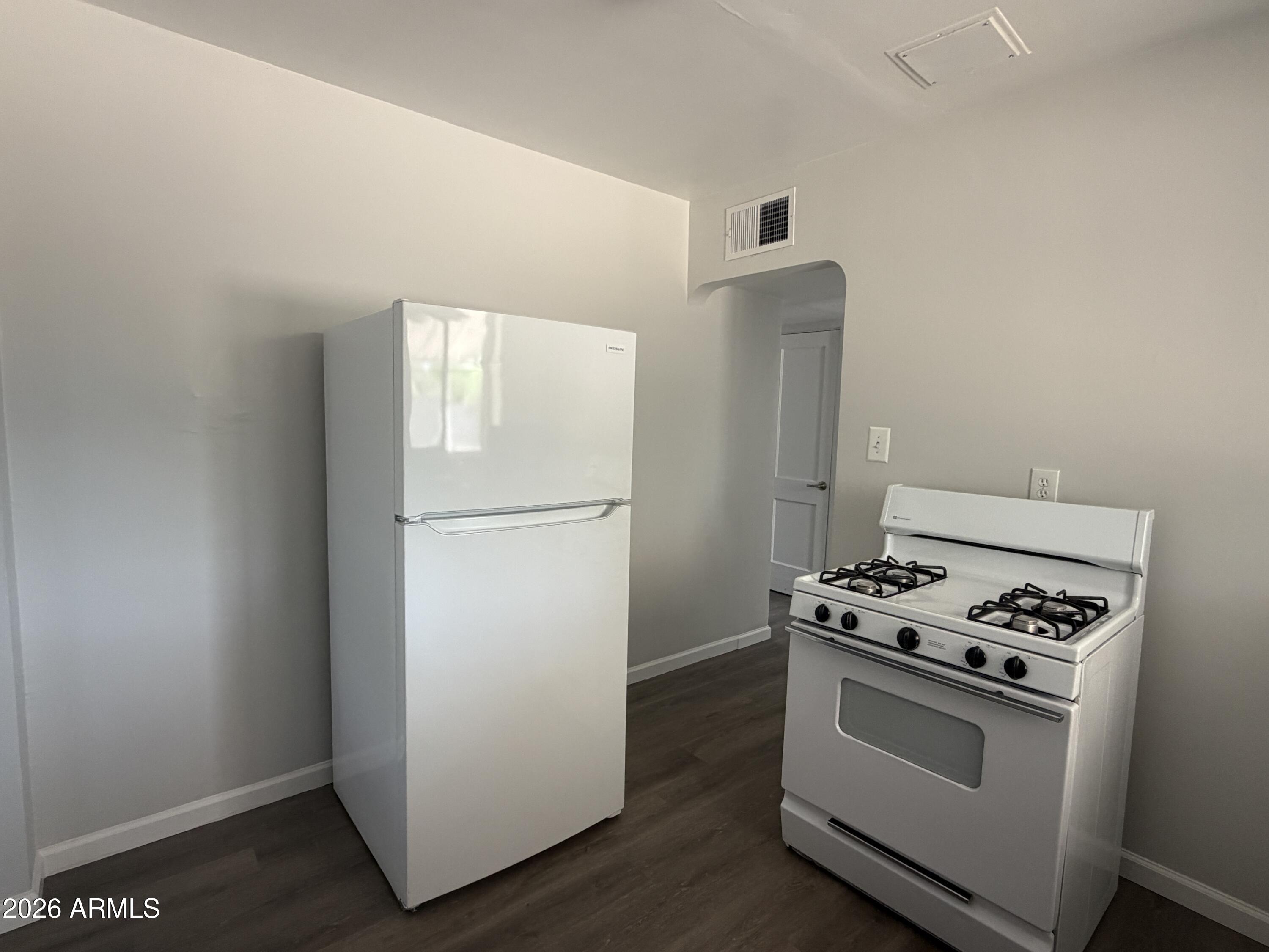 2221 East Osborn Road Phoenix, AZ 85016 - Photo 7 of 17 stove and dishwasher
