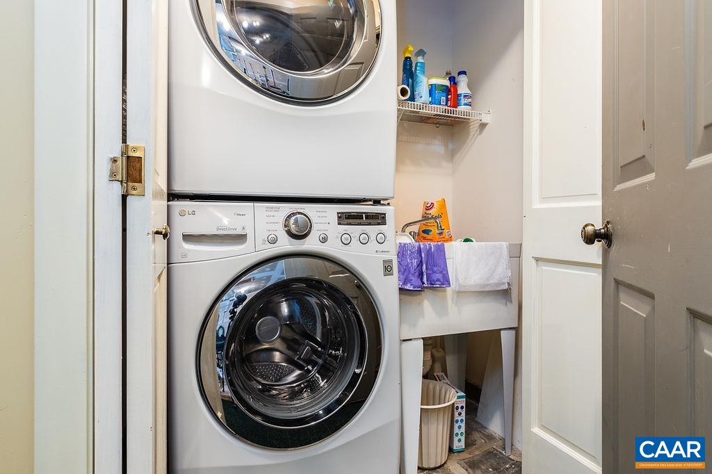91 Bear Run Wintergreen, VA 22967 - Photo 27 of 54 a utility room with dryer and washer