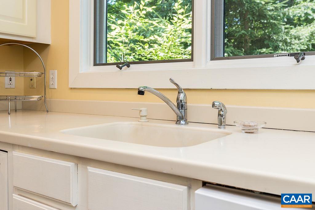 91 Bear Run Wintergreen, VA 22967 - Photo 7 of 54 a bathroom with a sink and a window