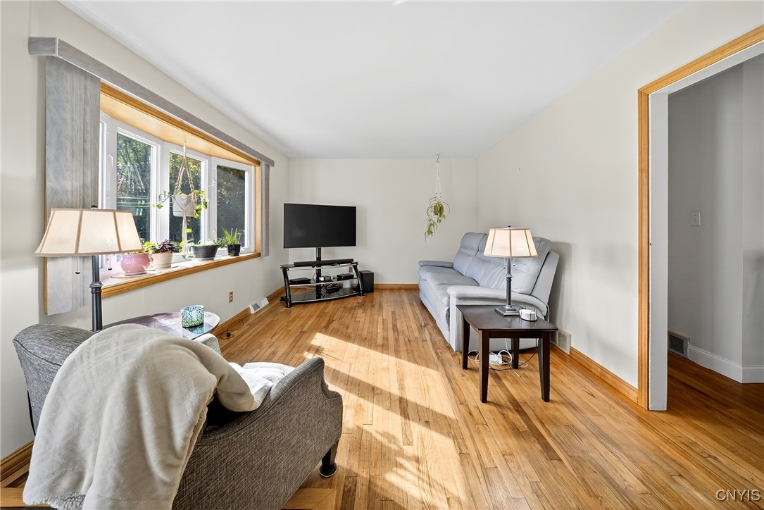 5955 Smith Road Cicero, NY 13212 - Photo 4 of 36