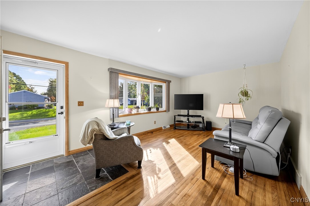 5955 Smith Road Cicero, NY 13212 - Photo 5 of 36