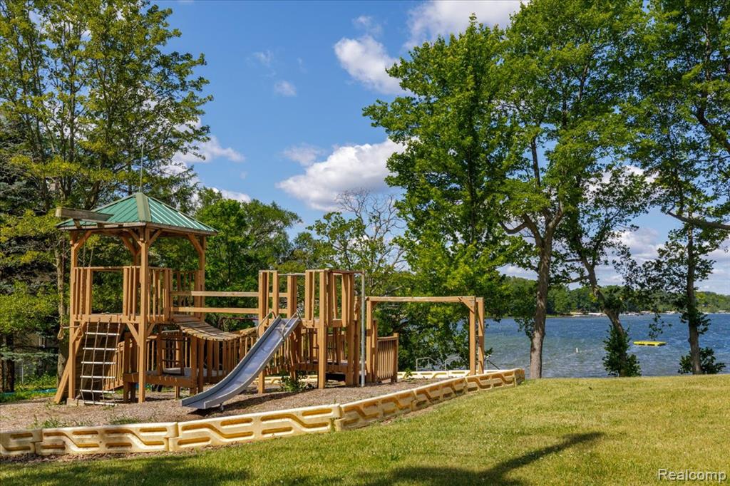 1155 Seabury Drive Lake Orion, MI 48362 - Photo 34 of 41