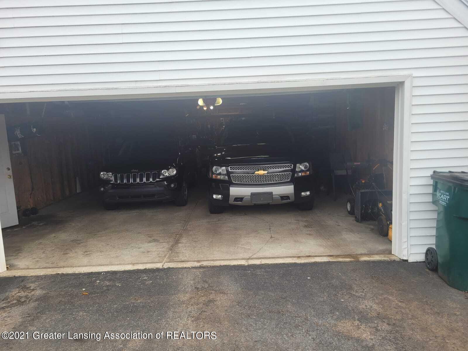 6433 Sommerset Road Lansing, MI 48911 - Photo 23 of 38 Garage