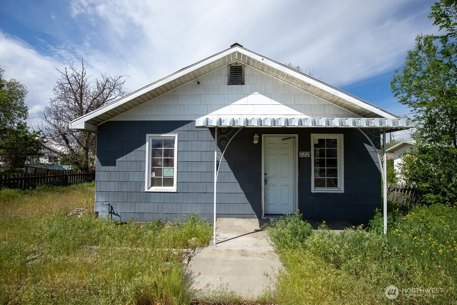 722 Jackson Street Omak, WA 98841 - Photo 1 of 12