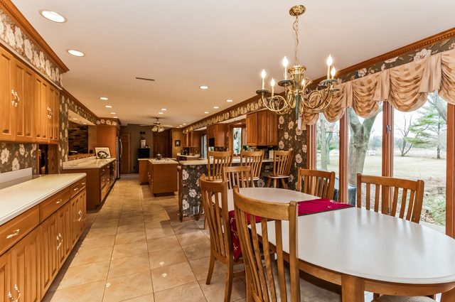 365 Bateman Road Barrington, IL 60010 - Photo 3 of 25 a very nice looking dining room with a large dining table and chairs