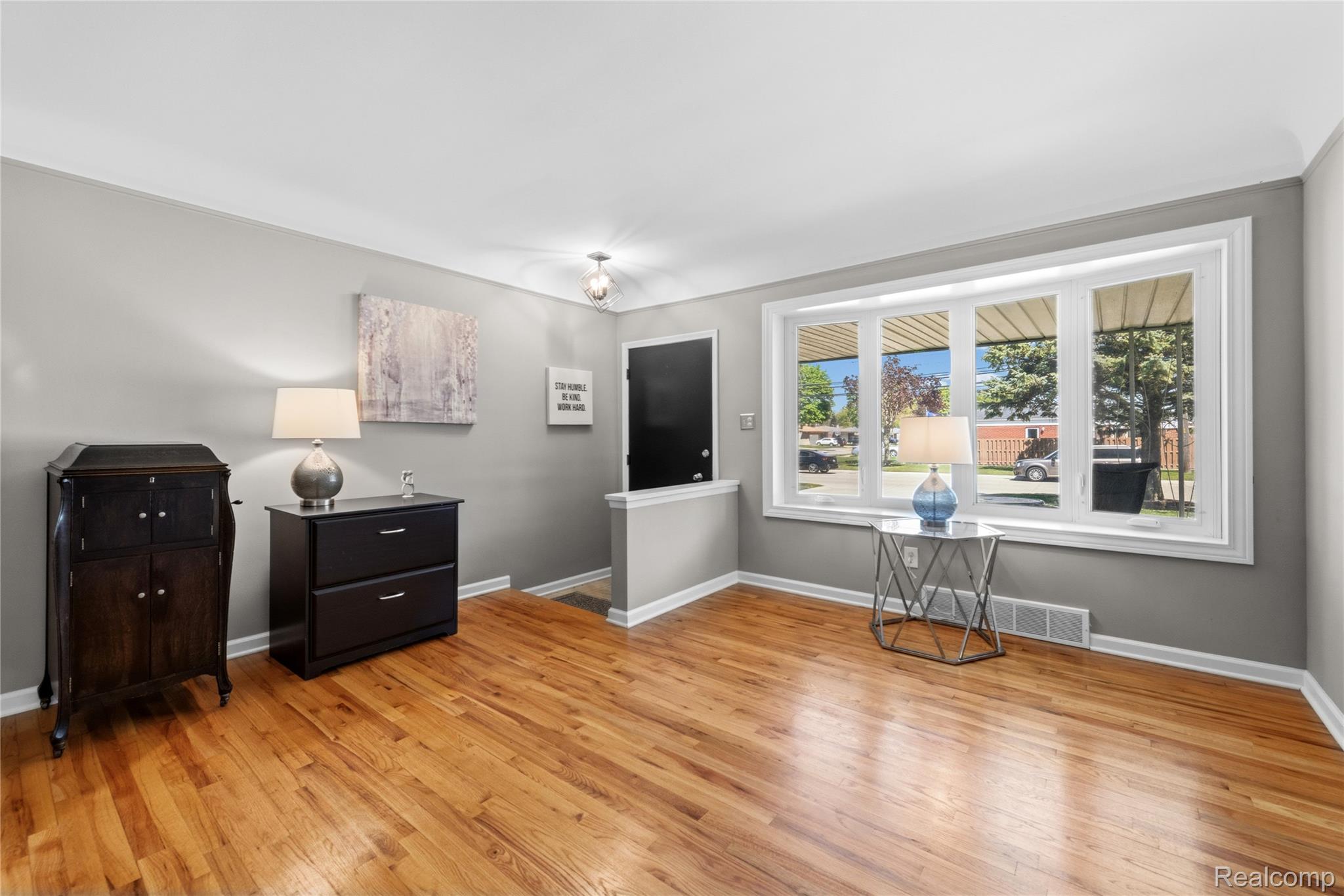 3822 Martin Road Warren, MI 48092 - Photo 4 of 40