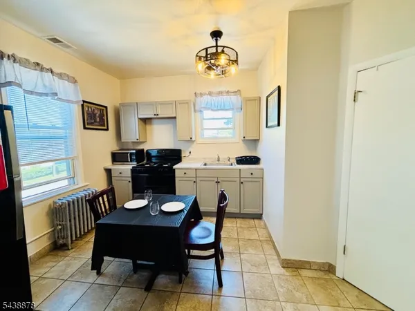$2,050 | 2 East Passaic Avenue, Nutley, NJ 07110