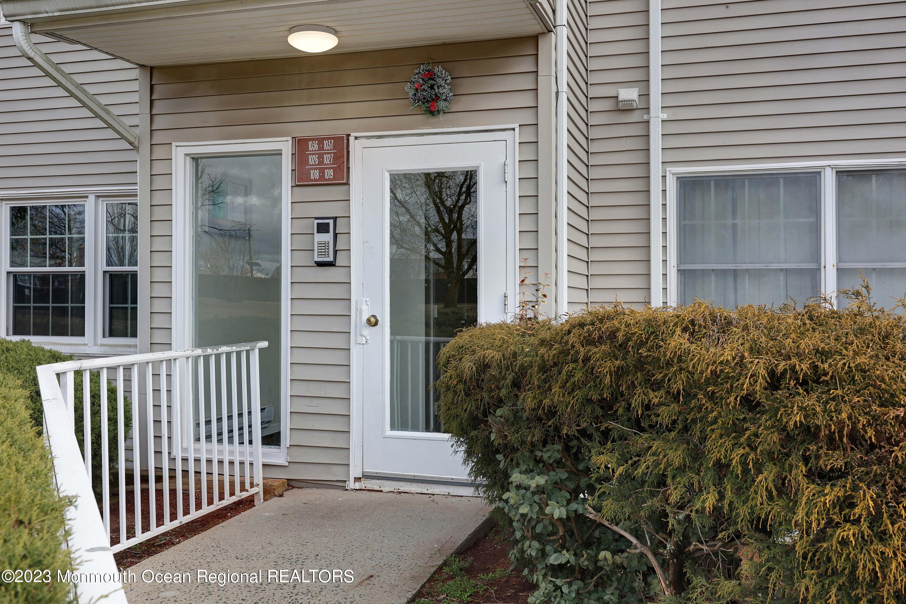 1026 Edpas Road, Unit 1026 New Brunswick, NJ 08901 - Photo 3 of 20 758A8908_09_10_11_12