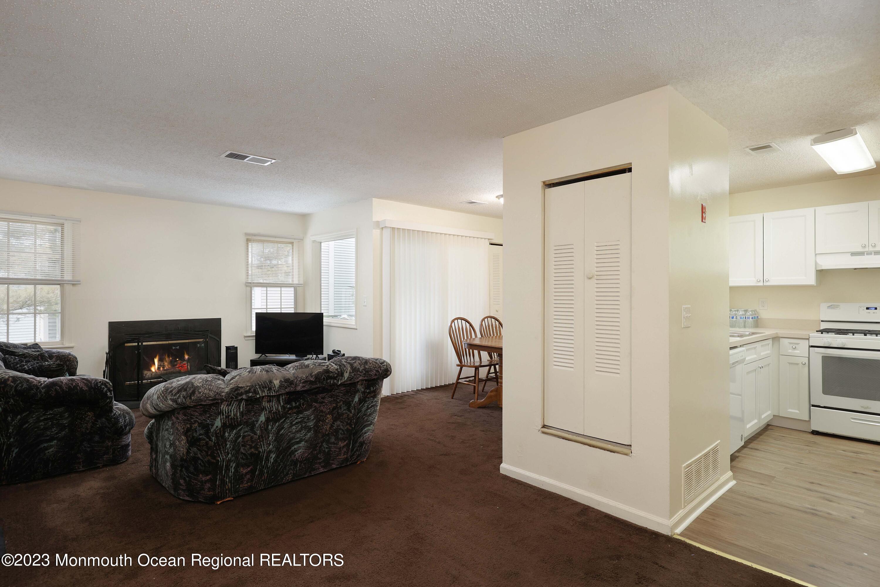 1026 Edpas Road, Unit 1026 New Brunswick, NJ 08901 - Photo 4 of 20 758A8822