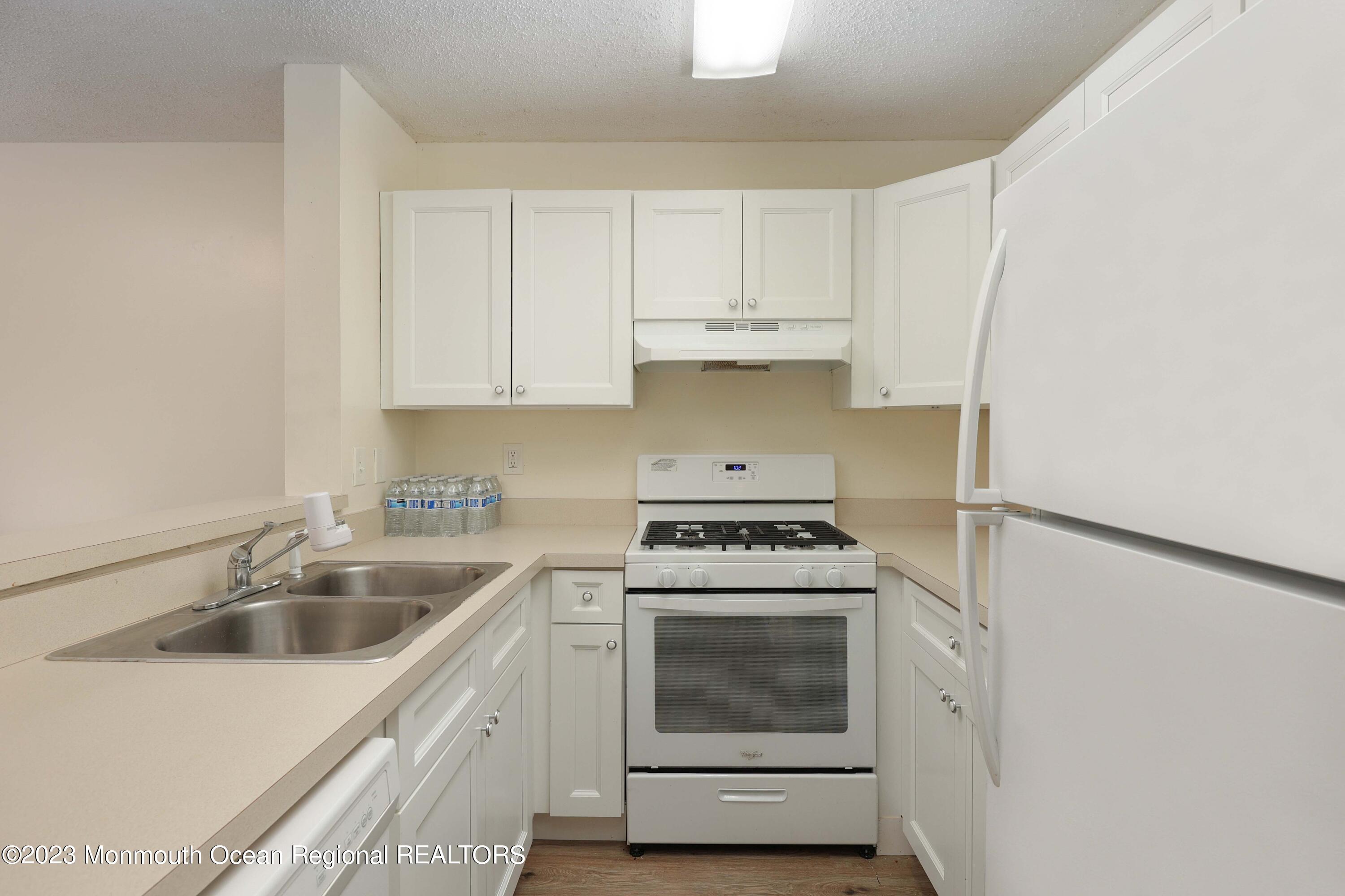 1026 Edpas Road, Unit 1026 New Brunswick, NJ 08901 - Photo 9 of 20 758A8835