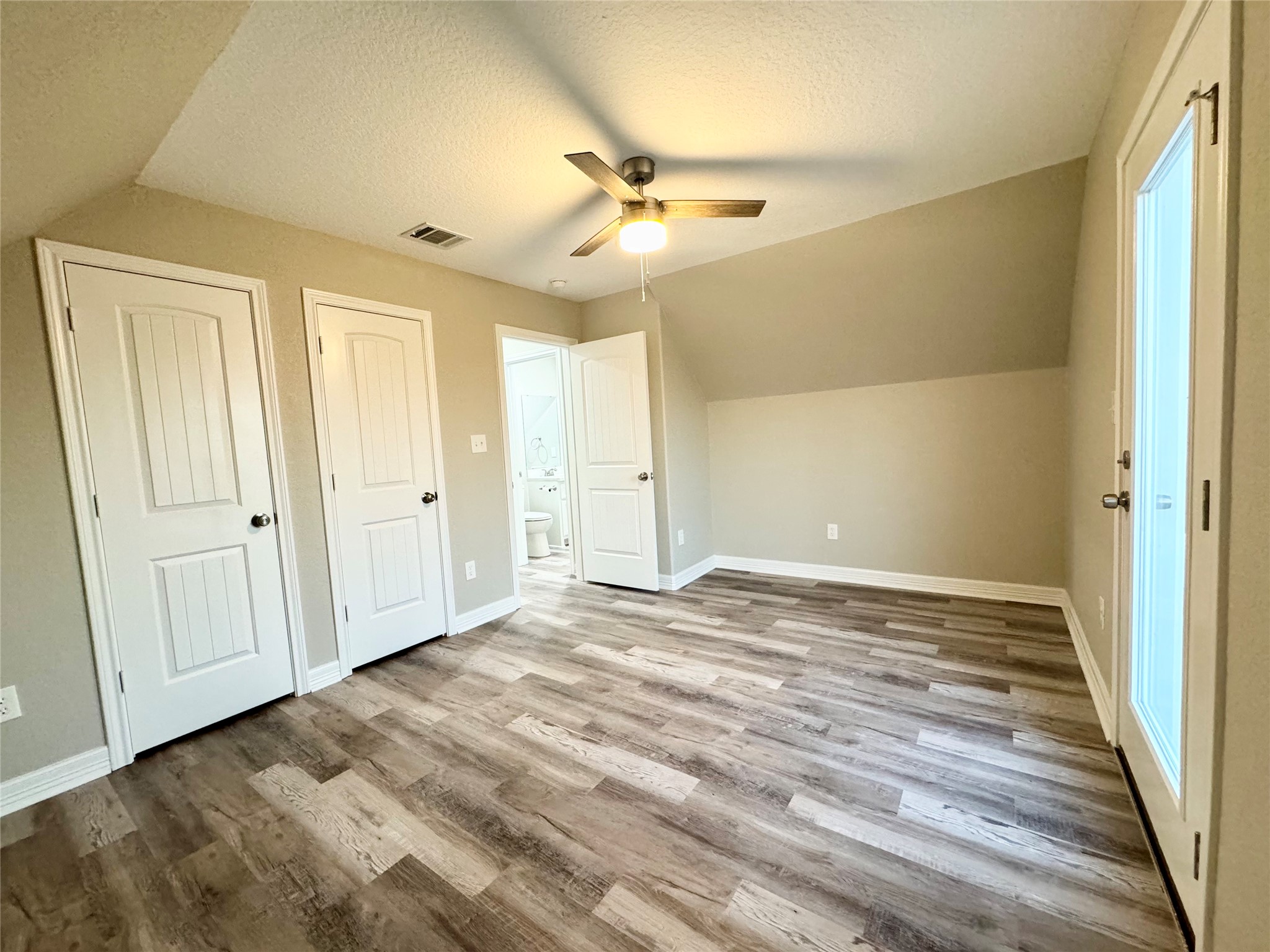 511 Caisson Street Surfside Beach, TX 77541 - Photo 21 of 33 a view of a livingroom with wooden floor and a ceiling fan