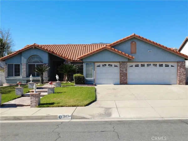 $699,900 | 3834 North Silver Tree Court, Rialto, CA 92377