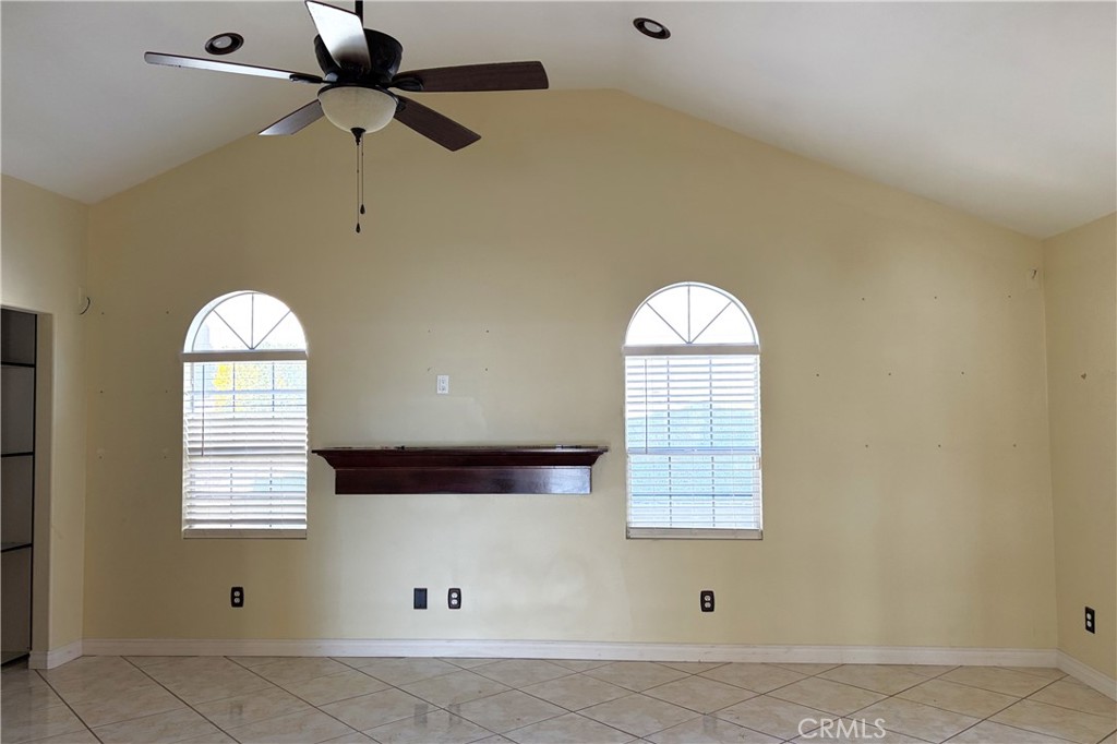 3834 North Silver Tree Court Rialto, CA 92377 - Photo 13 of 27 Family Room