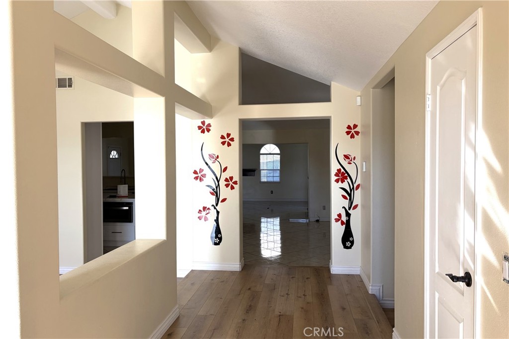 3834 North Silver Tree Court Rialto, CA 92377 - Photo 2 of 27 Entry