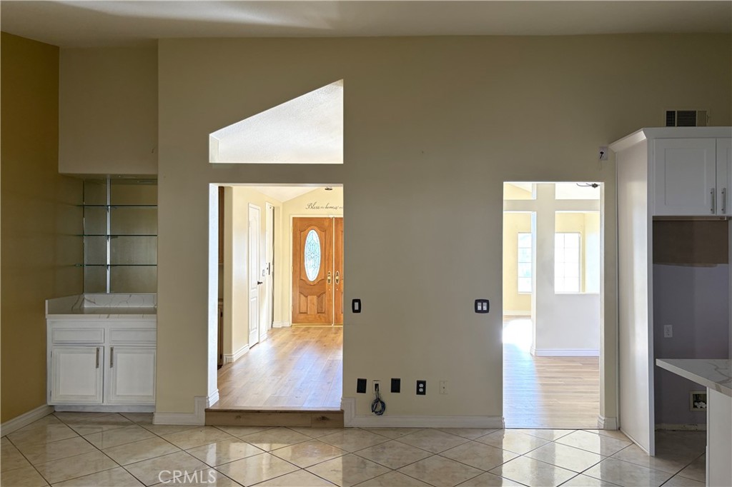 3834 North Silver Tree Court Rialto, CA 92377 - Photo 10 of 27 Kitchen