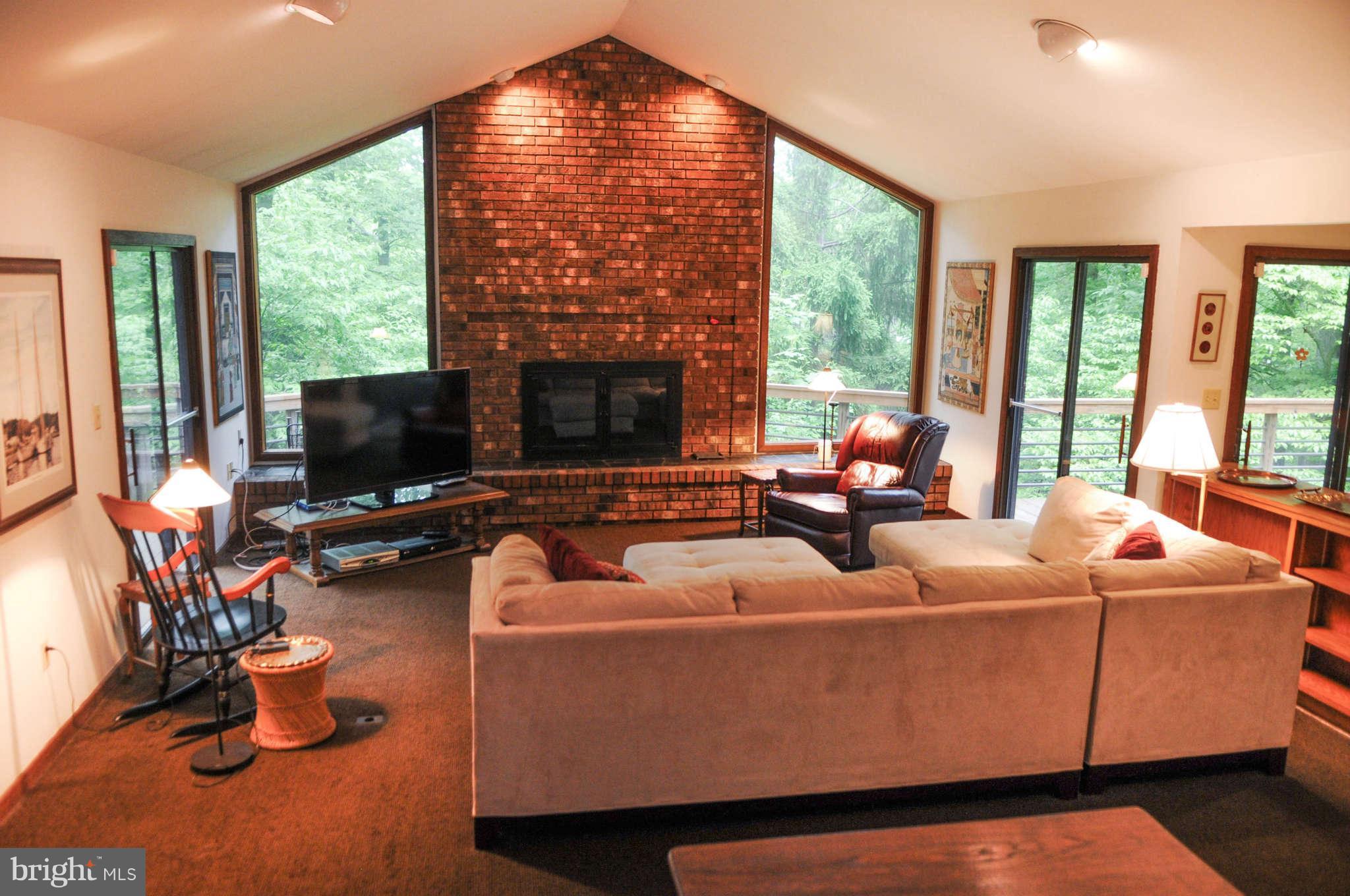 1049 Bellview Road, Unit 1 McLean, VA 22102 - Photo 12 of 24 Living Room